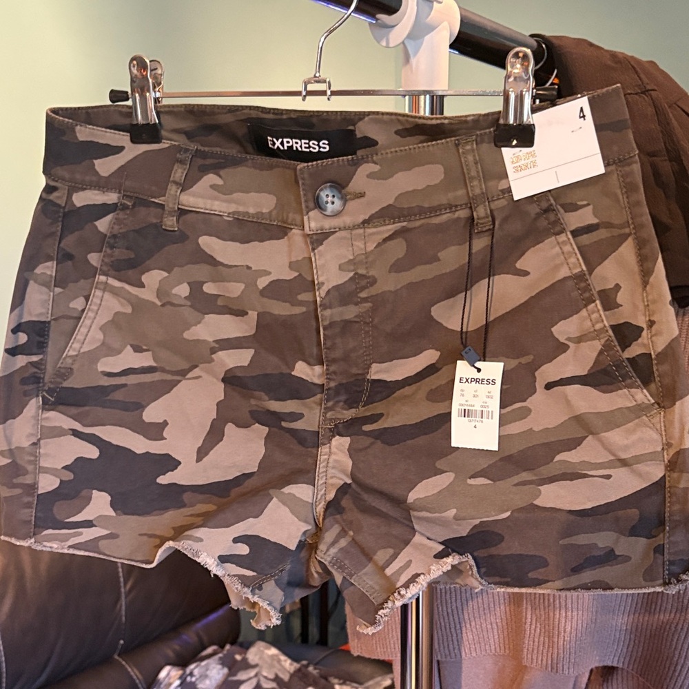 Express Women's Camouflage Cargo Shorts